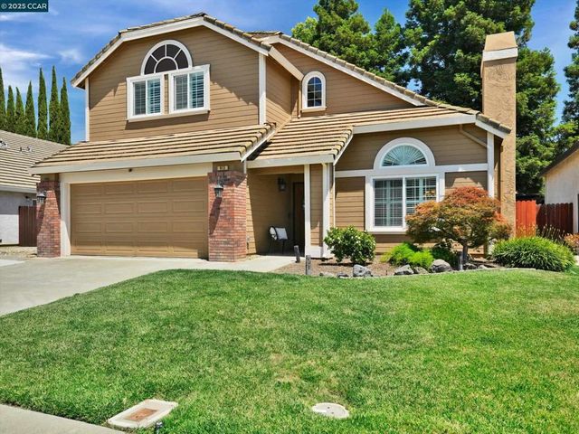913 Cedar Brook Ln, Vacaville, CA 95687