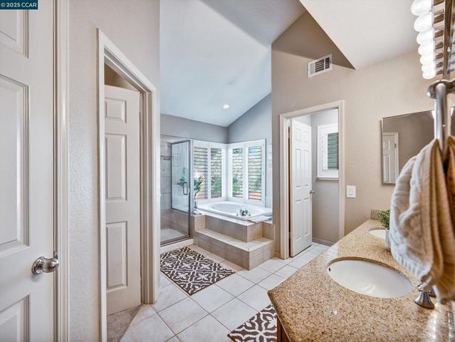 913 Cedar Brook Ln, Vacaville, CA 95687