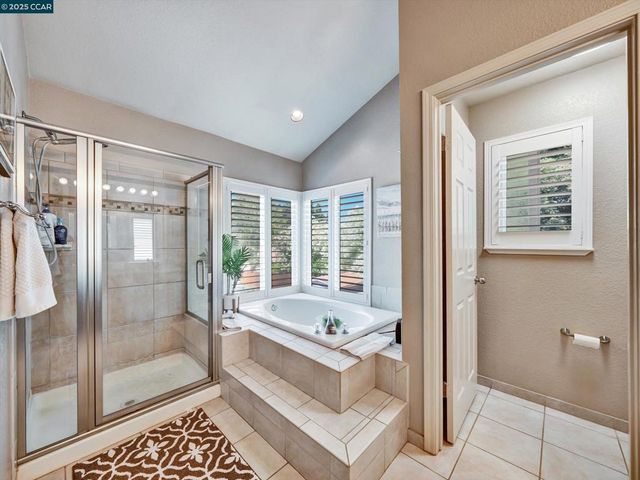 913 Cedar Brook Ln, Vacaville, CA 95687