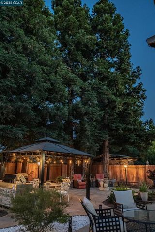 913 Cedar Brook Ln, Vacaville, CA 95687