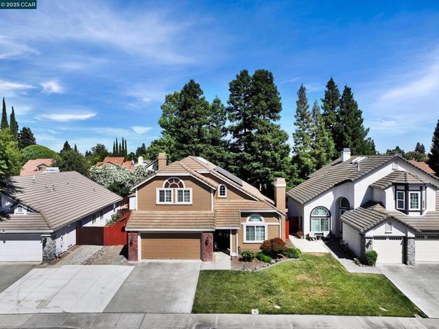 913 Cedar Brook Ln, Vacaville, CA 95687