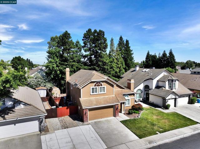 913 Cedar Brook Ln, Vacaville, CA 95687