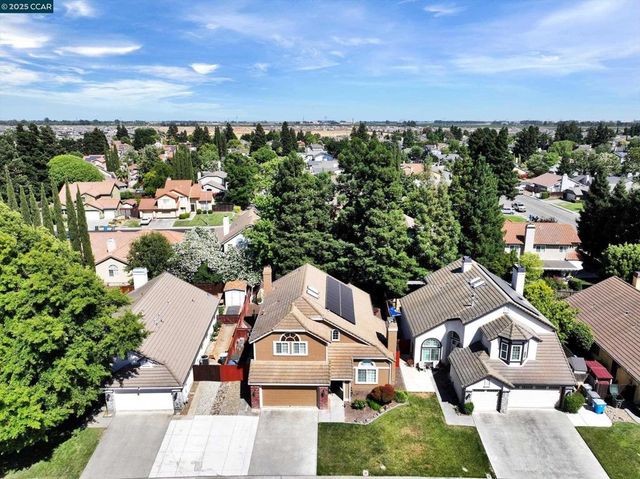 913 Cedar Brook Ln, Vacaville, CA 95687