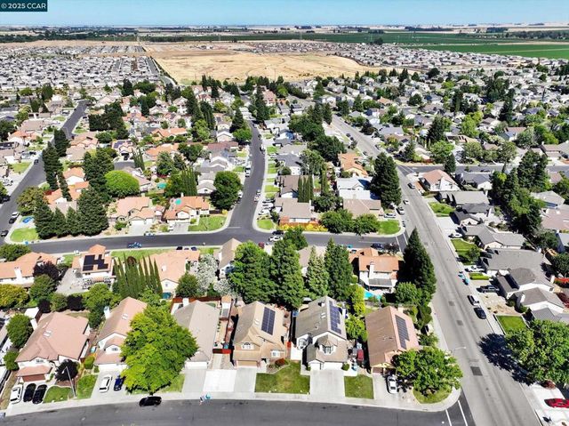 913 Cedar Brook Ln, Vacaville, CA 95687