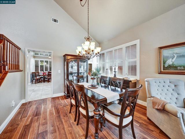 913 Cedar Brook Ln, Vacaville, CA 95687