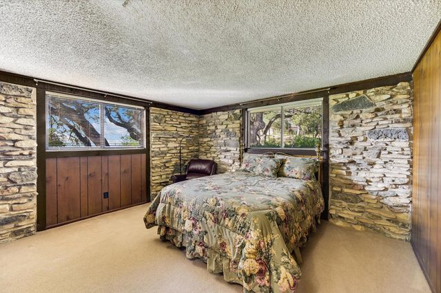 1984 Hilltop DR, Wimberley, TX 78676
