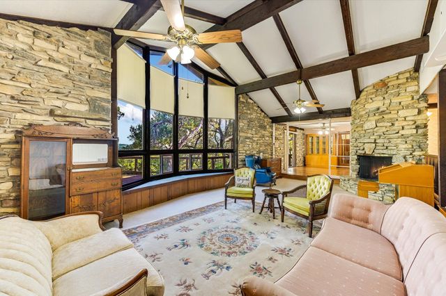 1984 Hilltop DR, Wimberley, TX 78676