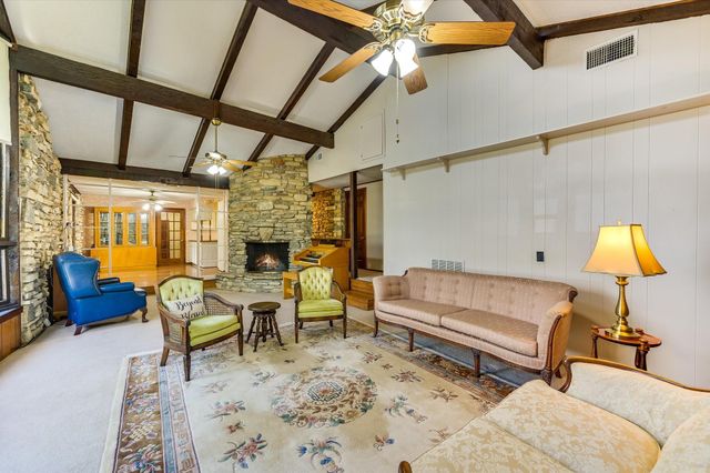 1984 Hilltop DR, Wimberley, TX 78676