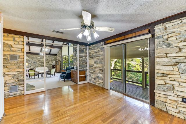 1984 Hilltop DR, Wimberley, TX 78676