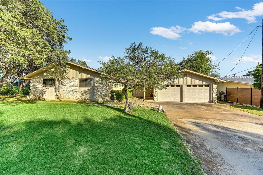 1984 Hilltop DR, Wimberley, TX 78676