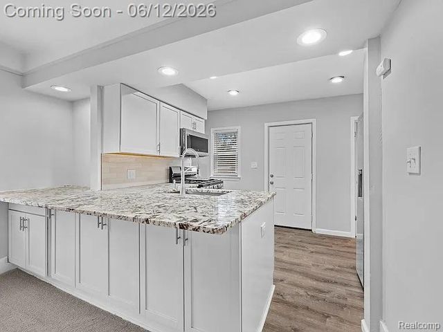 419 W 12 Mile Road, Royal Oak, MI 48073