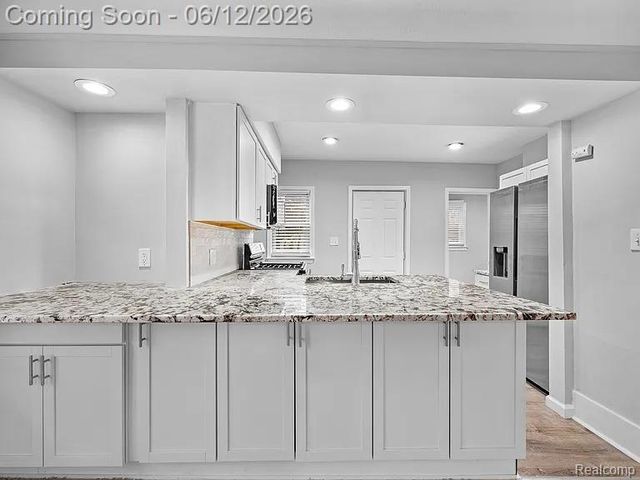 419 W 12 Mile Road, Royal Oak, MI 48073