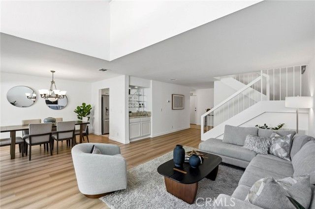 18130 Andrea Circle 4, Northridge (los Angeles), CA 91325