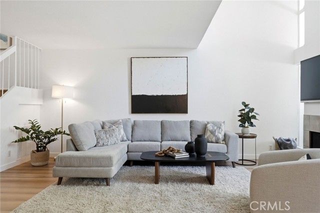 18130 Andrea Circle 4, Northridge (los Angeles), CA 91325