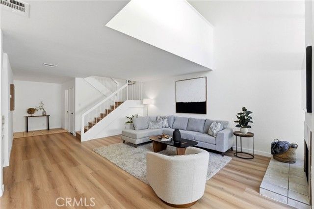 18130 Andrea Circle 4, Northridge (los Angeles), CA 91325