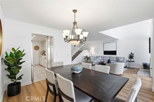 18130 Andrea Circle 4, Northridge (los Angeles), CA 91325