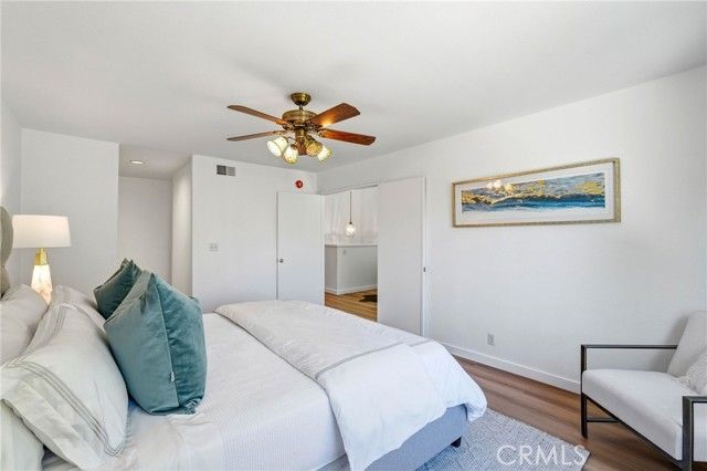 18130 Andrea Circle 4, Northridge (los Angeles), CA 91325