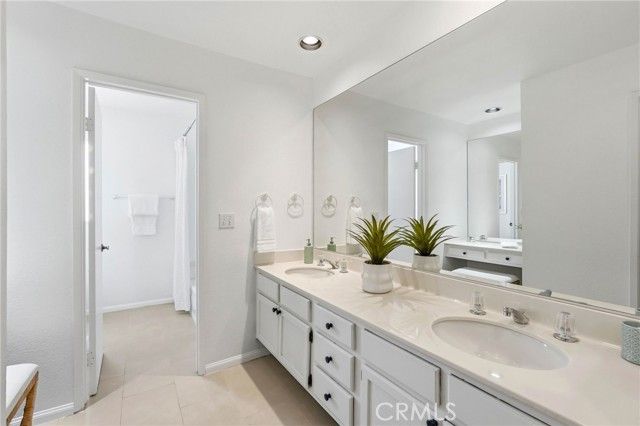 18130 Andrea Circle 4, Northridge (los Angeles), CA 91325