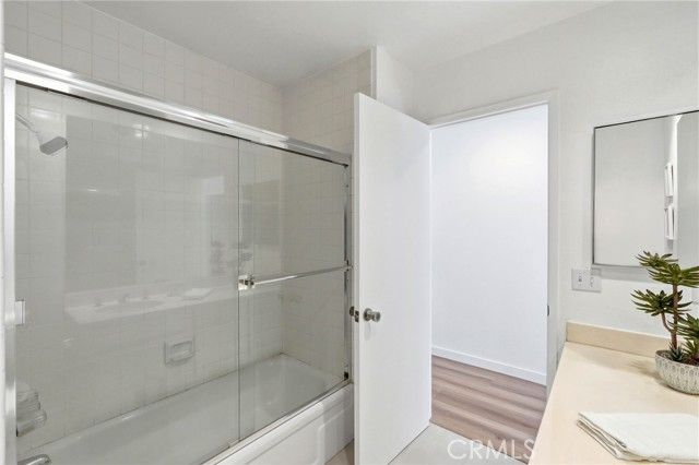 18130 Andrea Circle 4, Northridge (los Angeles), CA 91325