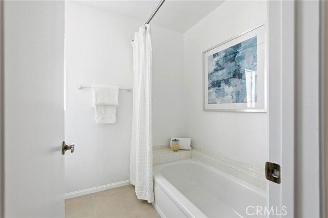 18130 Andrea Circle 4, Northridge (los Angeles), CA 91325