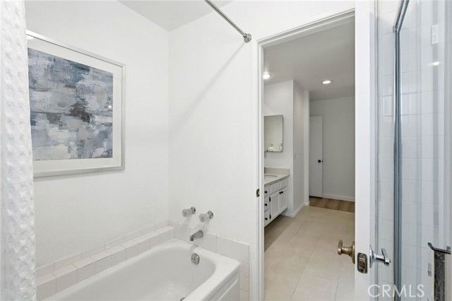 18130 Andrea Circle 4, Northridge (los Angeles), CA 91325