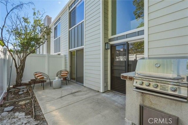 18130 Andrea Circle 4, Northridge (los Angeles), CA 91325