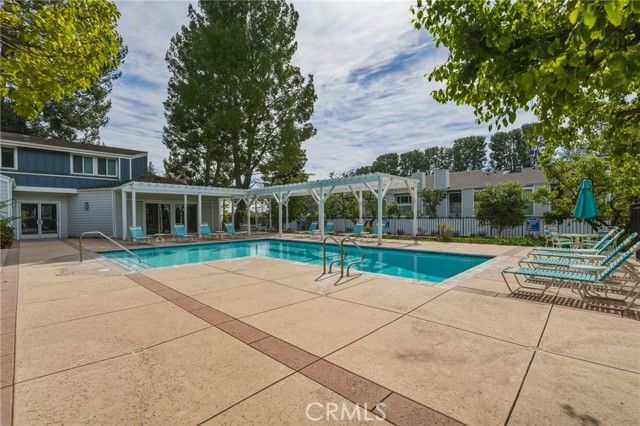 18130 Andrea Circle 4, Northridge (los Angeles), CA 91325