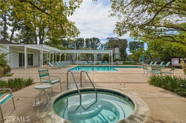 18130 Andrea Circle 4, Northridge (los Angeles), CA 91325