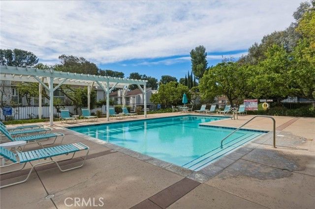 18130 Andrea Circle 4, Northridge (los Angeles), CA 91325