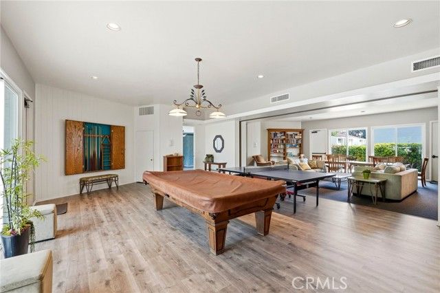 18130 Andrea Circle 4, Northridge (los Angeles), CA 91325