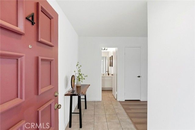 18130 Andrea Circle 4, Northridge (los Angeles), CA 91325