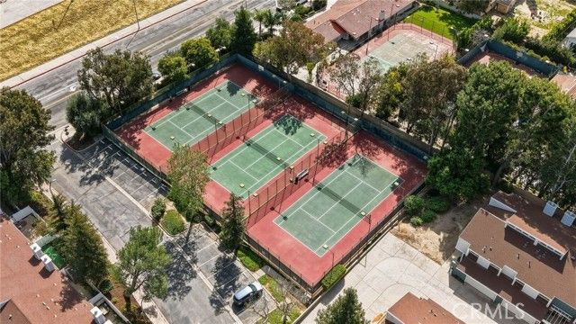 18130 Andrea Circle 4, Northridge (los Angeles), CA 91325