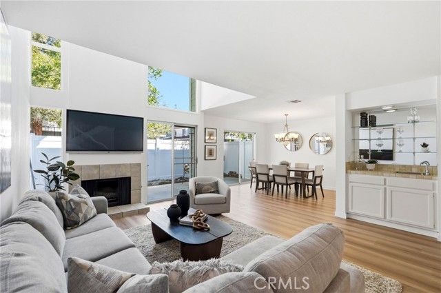 18130 Andrea Circle 4, Northridge (los Angeles), CA 91325