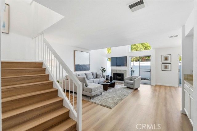 18130 Andrea Circle 4, Northridge (los Angeles), CA 91325