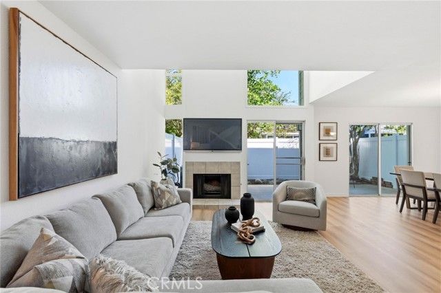 18130 Andrea Circle 4, Northridge (los Angeles), CA 91325