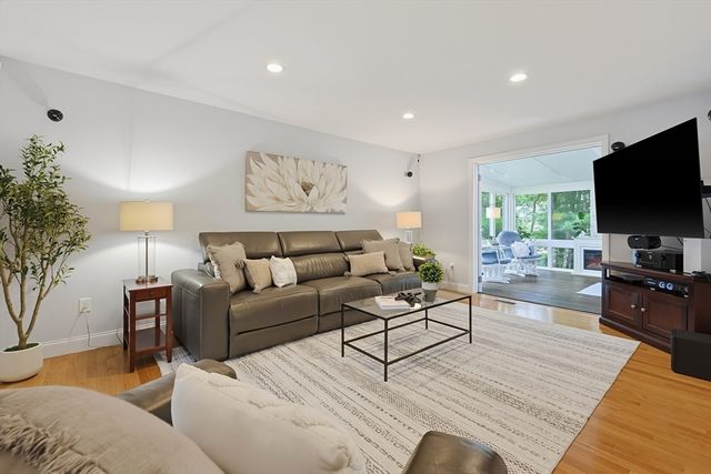 7 Stanley Cir, Mansfield, MA 02048
