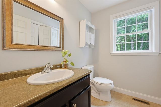 7 Stanley Cir, Mansfield, MA 02048