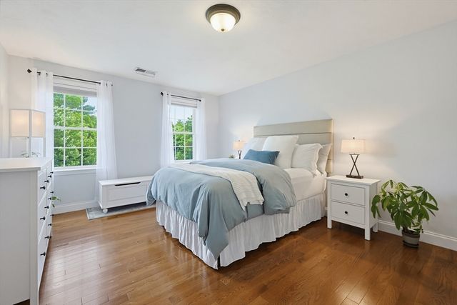7 Stanley Cir, Mansfield, MA 02048