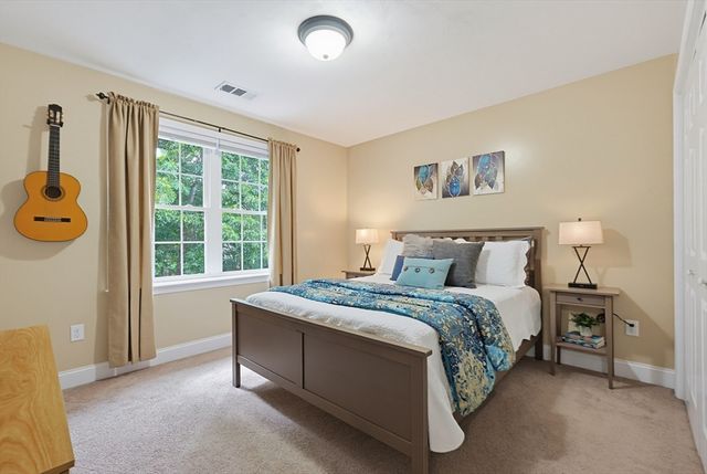 7 Stanley Cir, Mansfield, MA 02048
