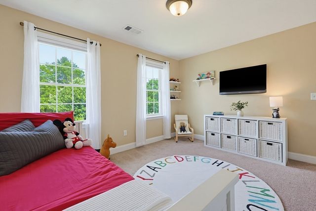 7 Stanley Cir, Mansfield, MA 02048