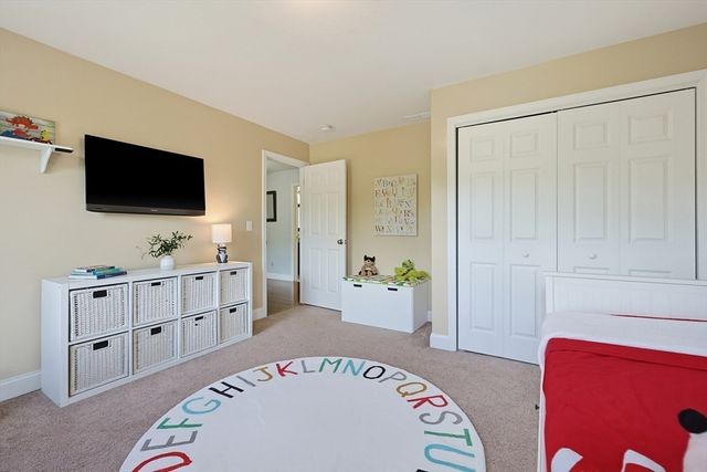 7 Stanley Cir, Mansfield, MA 02048