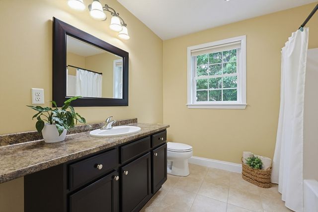 7 Stanley Cir, Mansfield, MA 02048