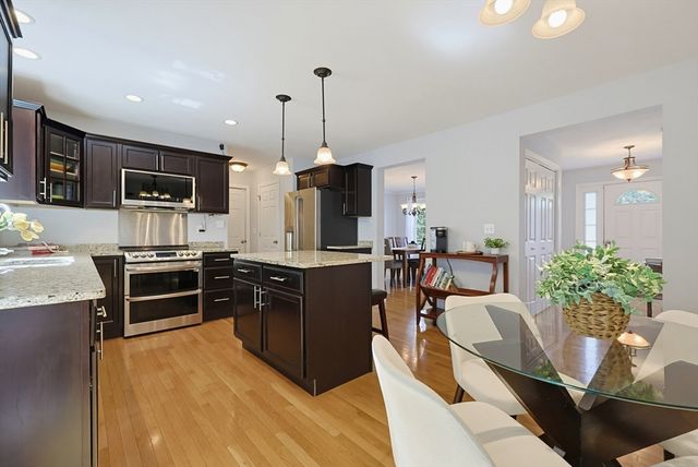 7 Stanley Cir, Mansfield, MA 02048