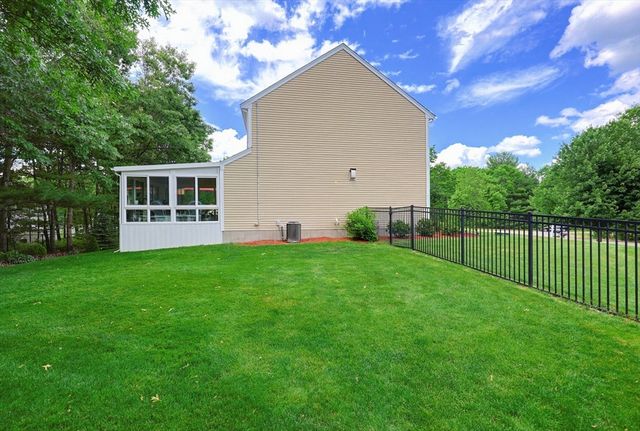 7 Stanley Cir, Mansfield, MA 02048