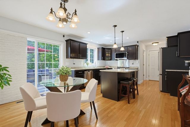 7 Stanley Cir, Mansfield, MA 02048