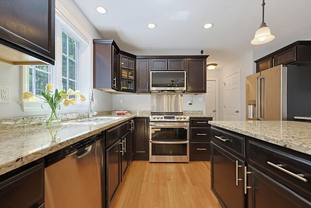 7 Stanley Cir, Mansfield, MA 02048