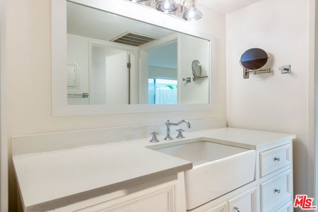532 N Rossmore Avenue 108, Los Angeles, CA 90004