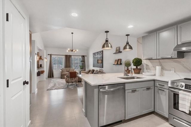 3401 54TH DRIVE W 203, Bradenton, FL 34210