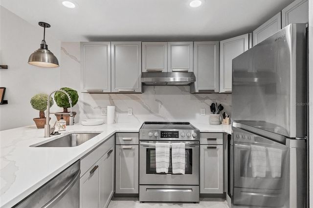 3401 54TH DRIVE W 203, Bradenton, FL 34210