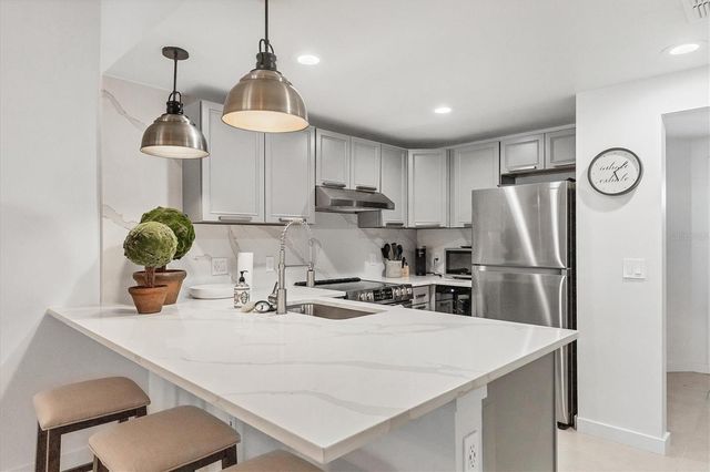 3401 54TH DRIVE W 203, Bradenton, FL 34210